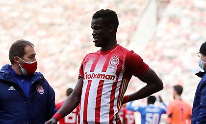 Αναγκαστική αλλαγή ο Μπα, μέσα ο Χασάν και 4-4-2 ο Ολυμπιακός (video)
