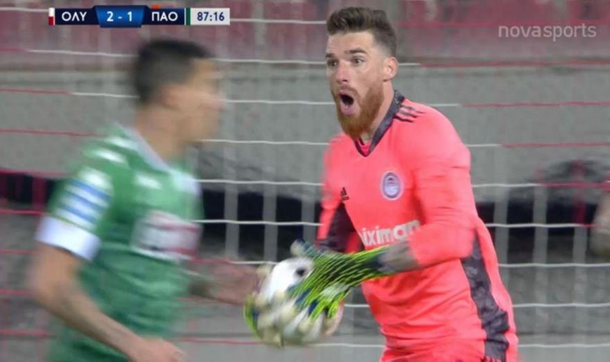 Ολυμπιακός-Παναθηναϊκός: Ο Σα... γράπωσε την μπάλα στο σουτ του Καρλίτος (video)