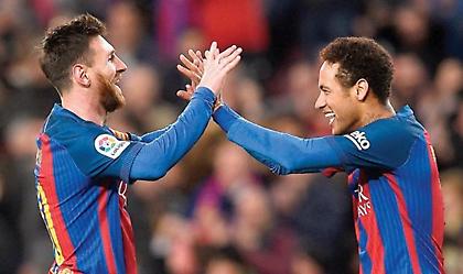 L' Equipe: «Ο Μέσι πιέζει τον Νεϊμάρ να επιστρέψει στην Μπαρτσελόνα»