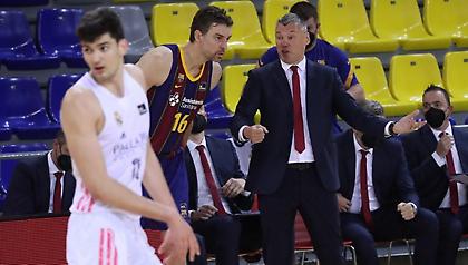 Έξαλλος με τους παίκτες της Μπαρτσελόνα ο Γιασικεβίτσιους