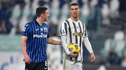 Οι συμπαίκτες του Γκόζενς ικανοποίησαν την επιθυμία του φέρνοντας τη φανέλα του Κριστιάνο (video)