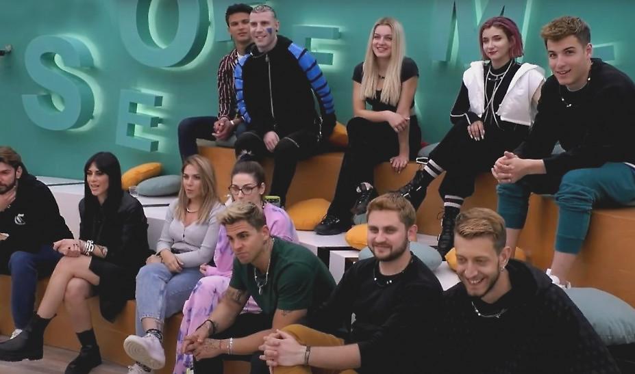 House of Fame: Ο Γιάννης και ο Μηνάς ξεκινούν μία κουβέντα και οι τόνοι ανεβαίνουν