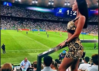 Τρολάρει με μελαχρινή καλλονή ο Καραπαπάς (pic)