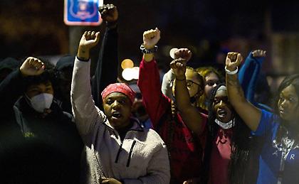 Αναβολή στο Τίμπεργουλβς-Νετς λόγω αναταραχών στη Μινεσότα μετά από δολοφονία Αφροαμερικανού