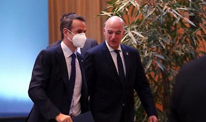 Συνάντηση Μητσοτάκη-Δένδια ενόψει της επίσκεψης του ΥΠΕΞ στην Τουρκία
