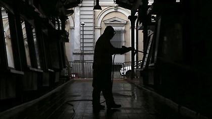«Για αυτό δεν βοηθάει η νυχτερινή απαγόρευση κυκλοφορίας»: Τι λέει Γερμανός επιστήμονας