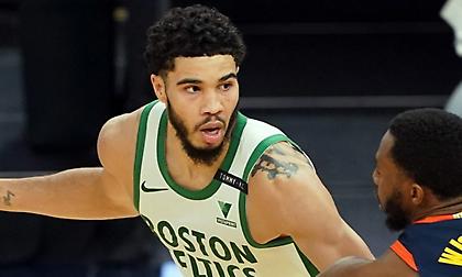 Απέδρασαν με Τέιτουμ οι Σέλτικς, ασταμάτητοι οι Σανς