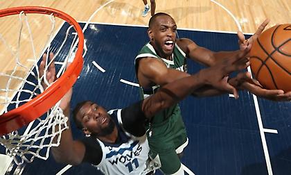 Ο Γιάννης έλειπε, οι Μπακς σάρωσαν - «Διαστημικός» Κάρι με 42 πόντους και 11/16 τρίποντα! (vids)