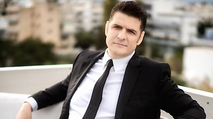 Χρίστος Αντωνιάδης: Με το νέο του αυθεντικό ζεϊμπέκικο, «Πέσαν οι Γέφυρες»