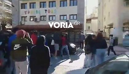 Πιάστηκαν στα χέρια μαθητές σε υπό κατάληψη σχολείο για τα self test! (video)