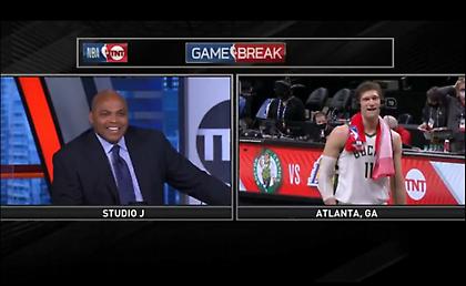 Μπάρκλεϊ για παίκτη των Μπακς: «Ποιος είναι αυτός ο άσχημος;» (video)