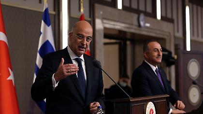 «Μετωπική» Δένδια- Τσαβούσογλου: Όλο το παρασκήνιο από την πρωτοφανή κόντρα