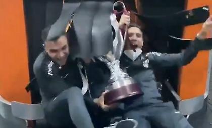 Κλουζ: Το τρόπαιο του Super Cup ήρθε με τις... αποσκευές και τους παίκτες! (video)