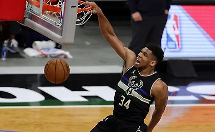 Παίζει κόντρα στους Χοκς ο Γιάννης!