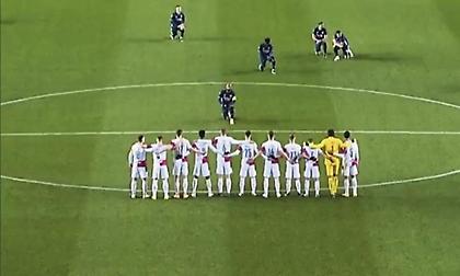 Το μήνυμα του Λακαζέτ στους παίκτες της Σλάβια και η υψωμένη γροθιά (vids)