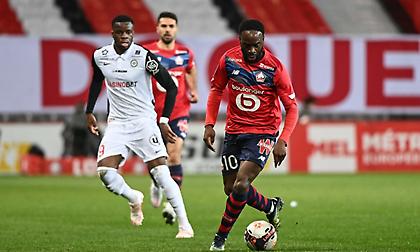 Όρθια με την γκολάρα του Αραούζο η Λιλ