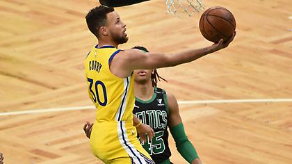 Η ιστορική εμφάνιση του Κάρι στη Βοστώνη (video)