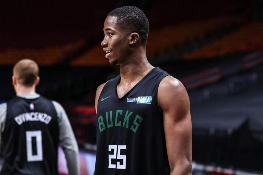 Μπακς: «Έδεσαν» Ντιακιτέ, πήραν και Τζάκσον