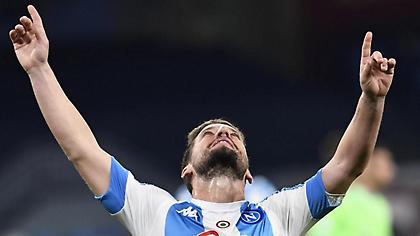 Ο Μέρτενς ανέβηκε στην 1η θέση των σκόρερ της Νάπολι στη Serie A και πανηγύρισε με δάκρυα (video)