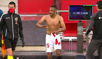 Ο διαιτητής έληξε πρόωρα το Σεβίλλη-Γρανάδα και μετά έτρεχε να μαζέψει τους παίκτες! (video)