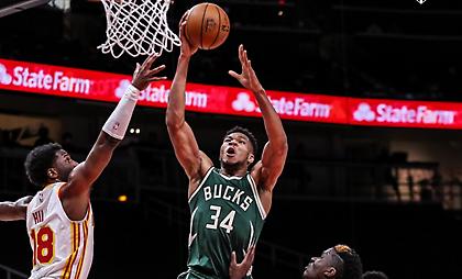 Οι Χοκς σταμάτησαν τον Γιάννη και τους Μπακς