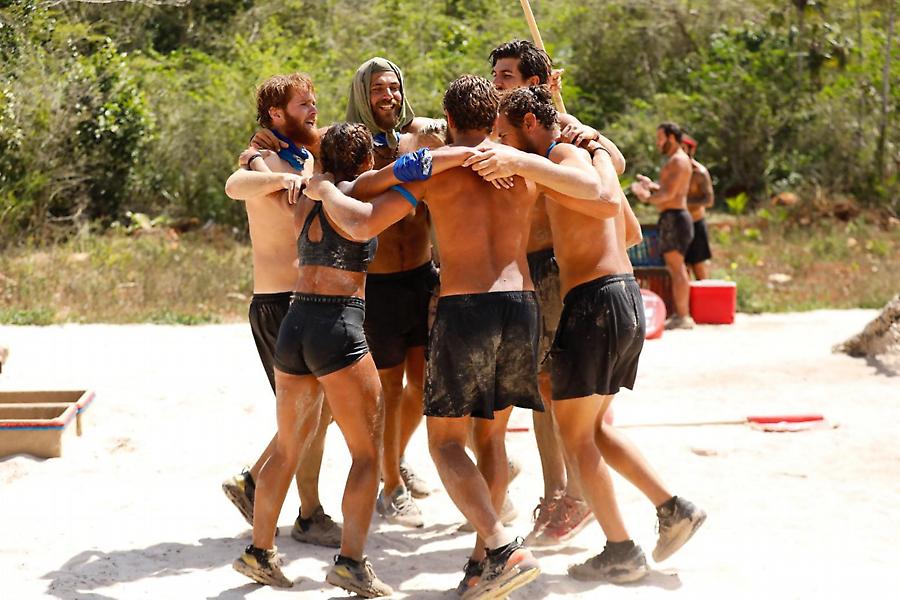 Survivor: Η Μαριαλένα πετσόκοψε τον Σάκη στο flag race (video)
