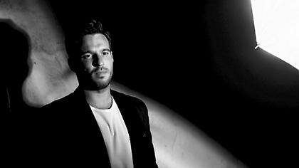 Διογένης – «Στην Υγειά μας ρε παιδιά»: Η μικρότερη θαυμάστριά του επιδίδεται σε ζεϊμπέκικο