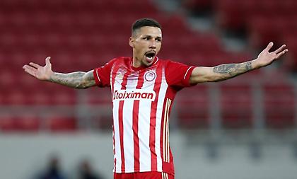 Αποβλήθηκε και χάνει το ματς με τον Άρη ο Χολέμπας (video)