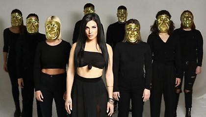 «Μάνα»: Το νέο τραγούδι-πρόταση της Ιουλίας Καλλιμάνη