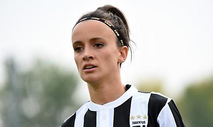 «Άνοιγμα» στο γυναικείο ποδόσφαιρο από Ραϊόλα: Υπέγραψε με τον «θηλυκό Ζιντάν»