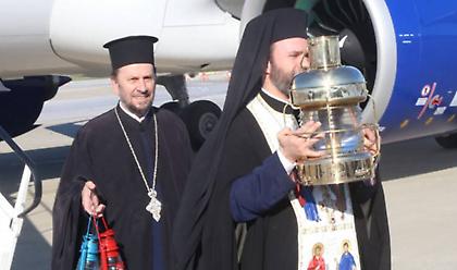 Χωρίς τιμές αρχηγού κράτους η υποδοχή του Αγίου Φωτός λόγω συγκυρίας