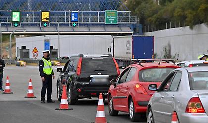Ουρές και αυστηροί έλεγχοι στα διόδια Ελευσίνας με 95 αναστροφές - Αρνάκια... σε δέμα στο ΚΤΕΛ