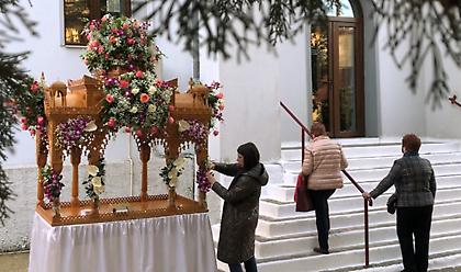 Πώς θα γιορτάσουμε φέτος το Πάσχα: Όλα τα μέτρα για εκκλησίες, πασχαλινό τραπέζι και μετακινήσεις