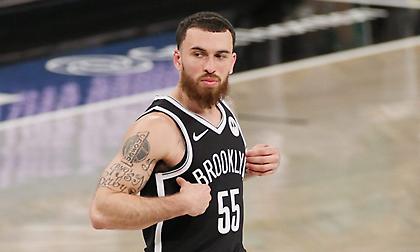 Μαγική ασίστ Μάικ Τζέιμς στο Top 10 του ΝΒΑ (video)