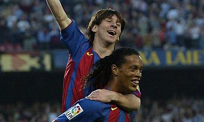 Ο Μέσι πανηγύρισε το πρώτο του γκολ στην… πλάτη του Ροναλντίνιο