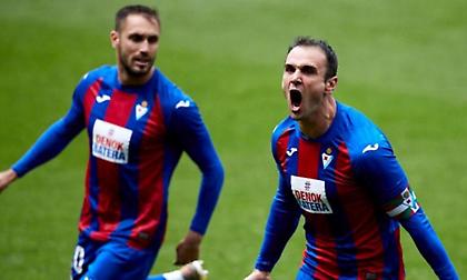 O «καυτός» Κίκε Γκαρθία κράτησε… ζωντανή την Έιμπαρ!