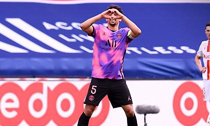 «Καθάρισε» με άγχος τη Λανς και περιμένει το… δώρο η Παρί!