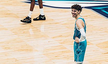 Επέστρεψε ο Μπολ, νίκησαν οι Χόρνετς - Σταμάτησαν στους 152 οι Πέισερς