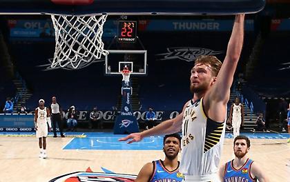 Έσπασε τα κοντέρ με triple double πριν το ημίχρονο ο Σαμπόνις!