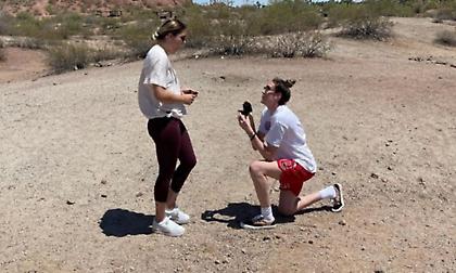 Έκανε πρόταση γάμου στη σύντροφό της η Μπριάνα Στιούαρτ (pics)