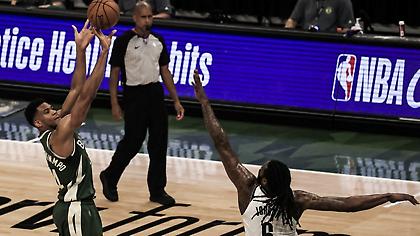 Γιάννης Αντετοκούνμπο: Το ρεκόρ σεζόν με 49 πόντους