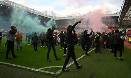 Δύο αστυνομικοί τραυματίστηκαν στις διαμαρτυρίες των οπαδών της Μάντσεστερ Γιουνάιτεντ