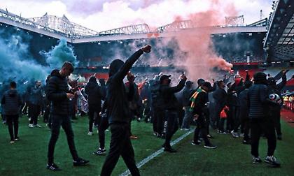 Μάντσεστερ Γιουνάιτεντ: «Θα συνεργαστούμε με την αστυνομία και θα τιμωρήσουμε τους παραβάτες»