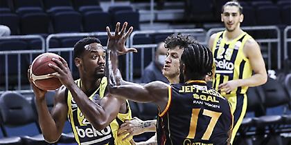 «Πάρτι» της Φενέρμπαχτσε με καλεσμένη τη Γαλατασαράι