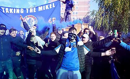 Υποδοχή των οπαδών της Τσέλσι με άσεμνες χειρονομίες και βρισιές σε παίκτες της Ρεάλ και Πέρεθ