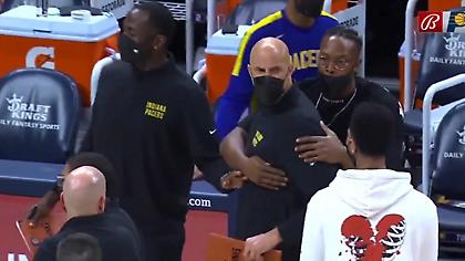 Παραλίγο... ξύλο στον πάγκο των Πέισερς με Μπιτάντζε και βοηθό προπονητή! (video)