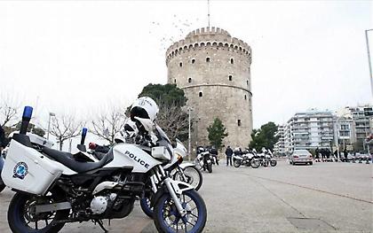 Θύμα οπαδικής βίας μοτοσικλετιστής στη μέση του δρόμου
