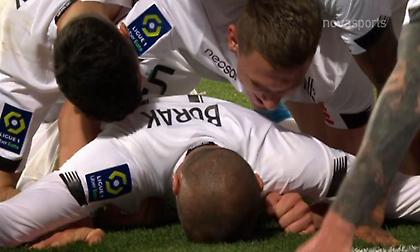 Ασύλληπτη οβίδα από τον Γιλμάζ, παίρνει τη Λιλ από το χέρι και την οδηγεί στον τίτλο!