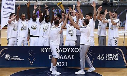 Η απονομή στον Κυπελλούχο Παναθηναϊκό, φώναξε και τον Βουγιούκα ο Παπαπέτρου!