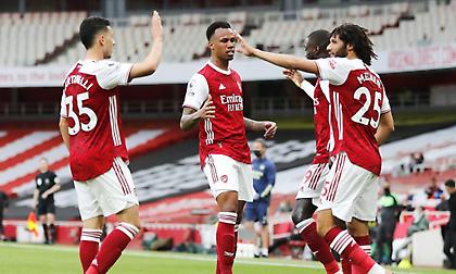 Όσο... νικάει ελπίζει η Άρσεναλ